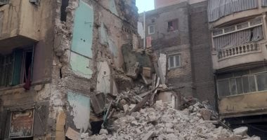 انهيار جزئى بعقار قديم دون إصابات فى حى الجمرك بالإسكندرية.. صور انهيار عقار قديم في الجمرك بالإسكندرية