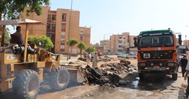 رئيس مدينة السادات: بدء تغيير خط الصرف ورفع المخلفات من المنطقة الرابعة تمهيدا للرصف
