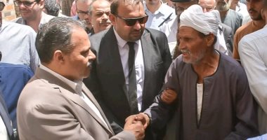محافظ الشرقية يتفقد القافلة الطبية بقرية بهنيا 
