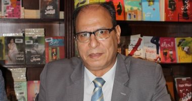 عادل السنهورى يوقع عقد كتابه الجديد "نصف حليم الآخر"