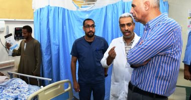 زيارة مفاجئة لمحافظ أسوان تكشف عن تزاحم بالمستشفى التخصصى