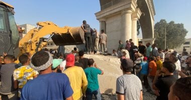 تصادم تريلا محملة بالرخام وأتوبيس
