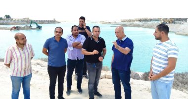 مسئولو "الإسكان" يتفقدون المشروعات الجاري تنفيذها بالقرى السياحية