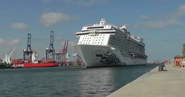 تقل على متنها سائحين من جنسيات متعددة.. الإسكندرية تستقبل الباخرة "AROYA”