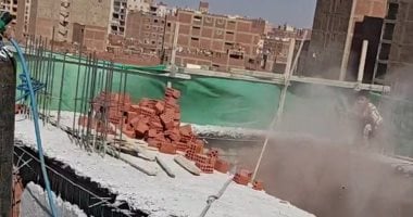 محافظة الجيزة تزيل عقارا مخالفا فى منطقة منشأة البكارى بحى الهرم.. فيديو إزالة عقار مخالف فى منطقة منشأة البكاري