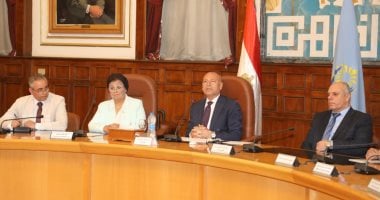 محافظ القاهرة: نعمل على إيجاد حلول غير تقليدية للتعامل مع المشكلة السكانية محافظ القاهرة خلال اجتماع اللجنة العليا للمجلس القومي للسكان