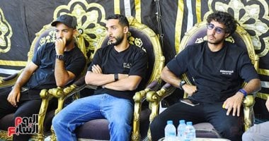 الساعات الذكية مع لاعبي الأهلي في عزاء والد الشناوي