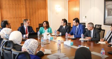 وزارة الصحة تبحث مع الأكاديمية الوطنية للتدريب تطوير برامج متخصصة لرفع كفاءة العاملين جانب من الاجتماع