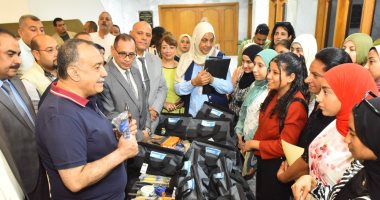 محافظ أسيوط يدعم أول تجربة لتدريب الفتيات على السباكة 