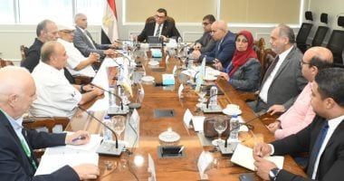 نيوز برو : 
                                            وزير الإسكان يلتقي رئيس وأعضاء جمعية مستثمرى 6 أكتوبر
                                        