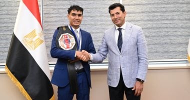 نيوز برو : 
                                            وزير الرياضة يلتقى بطل الكيك بوكس محمد راتب بعد اختياره تمثيل منتخب مصر
                                        