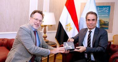 سفير كندا يزور ستوديو نجيب محفوظ بماسبيرو ويشيد بالعلاقات مع مصر