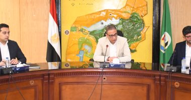 محافظ الفيوم ووفد مجلس الوزراء يتابعان معدلات تنفيذ مشروعات "حياة كريمة"