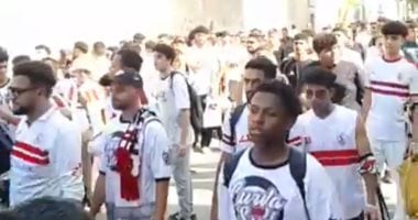 جماهير الزمالك تتوافد أمام بوابات النادى 