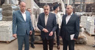 وزير الانتاج الحربي يتابع سير العملية الإنتاجية 