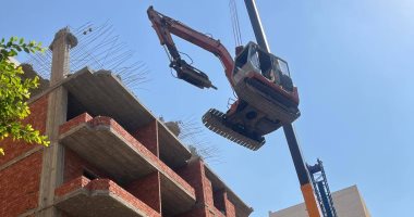 إزالة مبانٍ مخالفة فى حى شرق مدينة نصر.. صور