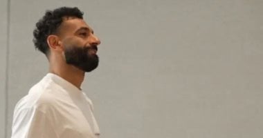 محمد صلاح يحمل جائزة أفضل لاعب في إنجلترا