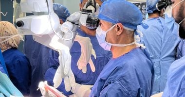 جامعة قناة السويس تنجح فى إجراء أول جراحة بـ"حالة اليقظة" لاستئصال ورم بالمخ فريق طبى