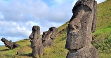 دراسة: ارتفاع منسوب مياه البحر والفيضانات يهددان تماثيل موى فى تشيلى