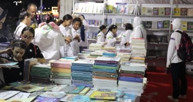 إقبال جماهيرى على معرض السويس الثالث للكتاب