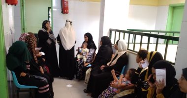 وحدة السكان تشارك بقافلة طبية في القرنة لخدمة 25 سيدة وتعزيز الوعي بالصحة الإنجابية