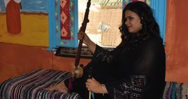 "صفا".. صعيدية تعزف وتغنى على آلة الربابة: بحلم أوصلها للعالمية