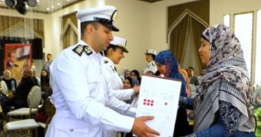 الداخلية تطلق مشروع تمكين المرأة فى الأسمرات.. تدريب وتوظيف السيدات المعيلات فى مجال تفصيل الملابس.. توزيع ماكينات خياطة على من أكملن التدريب.. فتيات: شكرا للرئيس السيسى.. و"القومى للمرأة": جهود رائعة.. صور وزارة الداخلية تُطلق مشروع تمكين المرأة