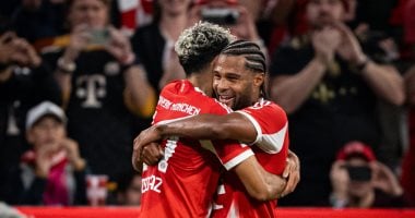 بايرن ميونخ يتقدم على لايبزيج بثلاثية فى الشوط الأول بالدوري الألماني.. فيديو لويس دياز