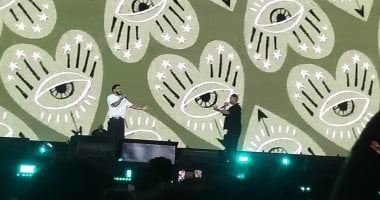الرابر ناصر وخالد على يشعلان مسرح يو أرينا والجمهور يغنى معهما فى مهرجان العلمين الرابر ناصر وخالد على يشعلان مسرح يو أرينا