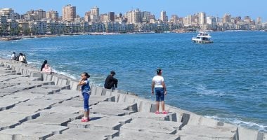 أجواء شديدة الحرارة بالإسكندرية اليوم الجمعة مع ارتفاع نسبة الرطوبة.. فيديو طقس. الإسكندرية اليوم