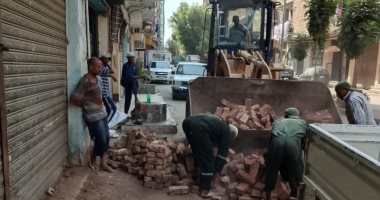 حملة لرفع الحواجز والمعوقات من الطريق العام وإيقاف بناء مخالف فى أبو الجود بالأقصر