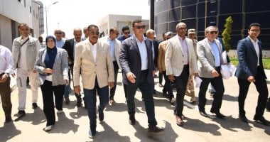 وزير الإسكان ومحافظ مطروح يتفقدان محطة تحلية مياه البحر "الرميلة 4" وزير الإسكان ومحافظ مطروح
