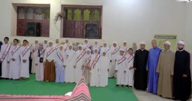 حفظوا كتاب الله فمنحوا رحلة عمرة.. قرية سقارة تحتفى بأبنائها من حفظة القرآن الكريم