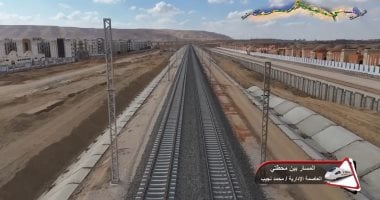 شاهد تصوير جوي لأعمال تركيب القضبان وتشطيبات محطات القطار السريع.. صور الخط الاول للقطار السريع