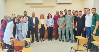 اجتماع موسّع بمستشفيات جامعة حلوان لدعم الأطباء وتطوير بيئة العمل الطبية