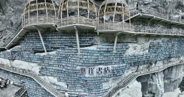 ميانهوا.. المكتبة الأكثر صعوبة فى الوصول محفورة بجانب جرف.. صور