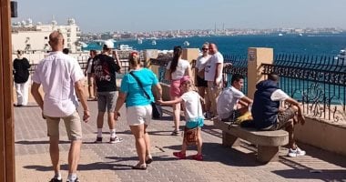 ارتفاع معدلات الإشغالات الفندقية فى البحر الأحمر.. السياحة المحلية والدولية تسجل أرقامًا مرتفعة خلال صيف 2025.. ومصر تحتل المركز الخامس عالميًا خلال النصف الأول من العام الحالي بالنسبة للسياح الروس.. صور سياح من جنسيات مختلفة بالغردقة