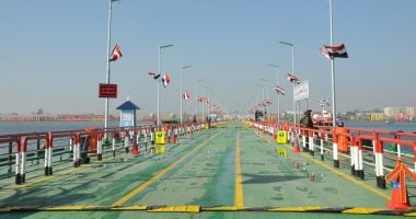 كوبرى النصر العائم إنجاز قومى يربط الحاضر بالماضى.. يربط بين بورسعيد وبورفؤاد ويسهل حركة المواطنين.. يقلل زمن العبور ويحسن خدمات نقل البضائع.. وتولت هيئة قناة السويس إنشاءه بالكامل بأيادٍ مصرية 100%.. صور كوبري النصر العائم ببورسعيد