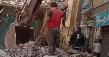 إزالة عقار آيل للسقوط فى مدينة بلبيس بالشرقية