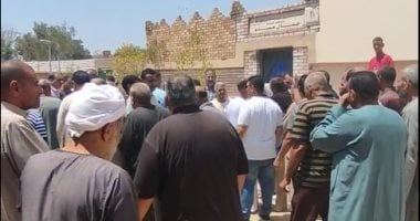 تشييع جثمان أحد ضحايا شاطئ أبو تلات بالإسكندرية بمسقط رأسه فى سوهاج..فيديو وصور تشييع جثمان أحد ضحايا غرق شاطئ أبو تلات