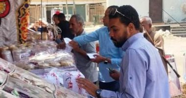 ضبط كمية من حلوى المولد فاسدة وتحرير 10 محاضر فى أسواق إدفو بأسوان