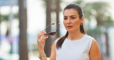 دينا فؤاد تبرز إطلالتها الساحرة بالأبيض في شوارع كان الفرنسية.. صور دينا فؤاد