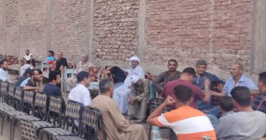 أسرة نور في واجب العزاء 