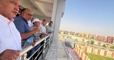 وزير الإسكان يتابع موقف المشروعات السكنية والمرافق والخدمات بمدينة قنا الجديدة