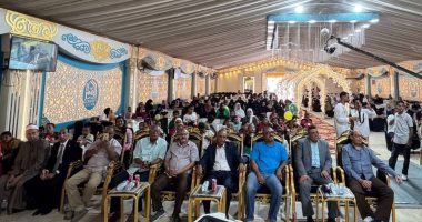 وكيل تعليم الأقصر يشهد احتفالية توزيع الزي المدرسي للطلبة غير القادرين بأرمنت