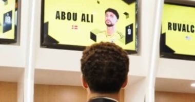 كولومبوس كرو يتجاهل الهوية.. غياب علم فلسطين فى أول ظهور لـ وسام أبو علي علم الدنمارك يظهر بجوار صورة وسام أبو علي
