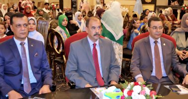 محافظ سوهاج يشهد احتفالية تكريم أوائل الشهادات المختلفة بمدرسة الأرقم للبنات