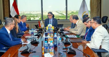 وزير التموين يبحث تحديث خطوط الإنتاج بمصانع إنتاج السكر