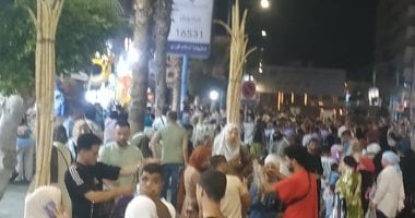 متعة سهر ليالى مصيف مطروح والساحل الشمالى.. أجواء الترفيه الصاخبة ليلاً تكمل متعة الشواطئ نهاراً.. مدينة مرسى مطروح لا تنام صيفًا وشواطئها تجذب الآلاف يوميا.. ورواج سياحي وتجاري والشوارع تزدحم بآلاف المصطافين اجواء ومتعة مصيف مطروح ليلا