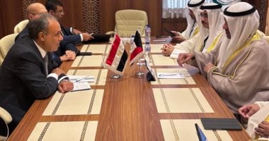 وزيرا خارجية مصر والكويت يبحثان سبل تعزيز العلاقات والتطورات الإقليمية جانب من اللقاء